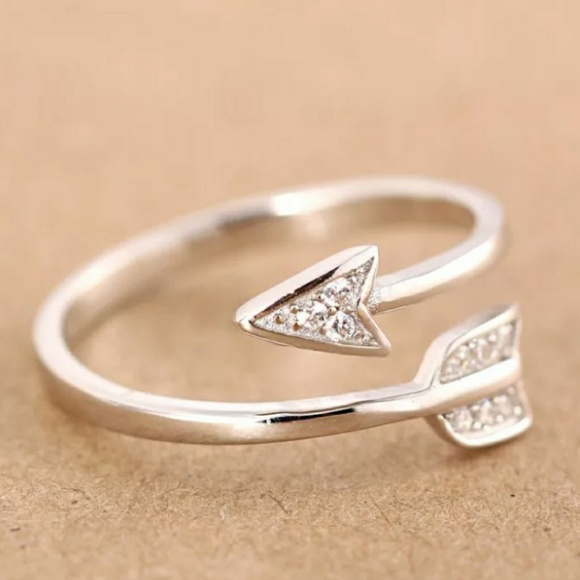 Jewelry - 🎀925  Rhinestone Arrow Ring